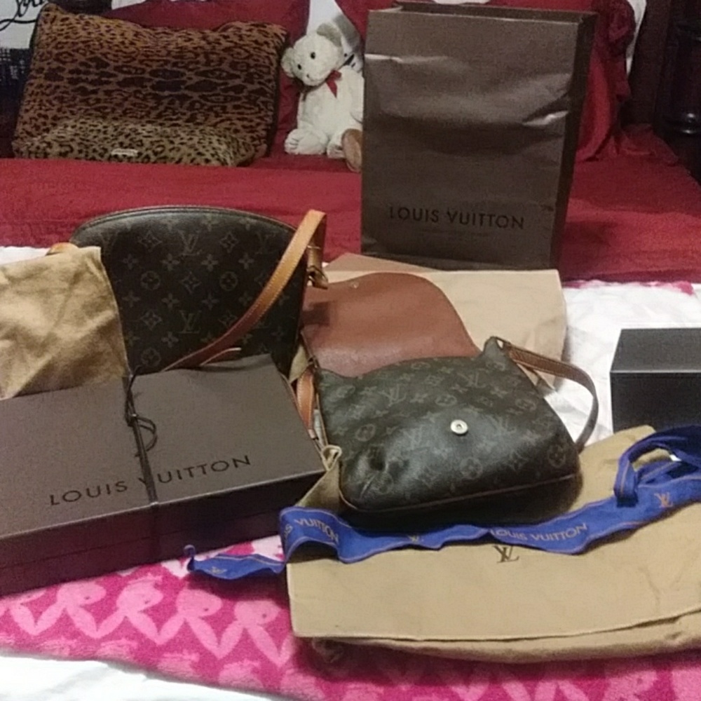 Louis Vuitton purse w/ adjustable strap Authentic - Picture 6 of 6